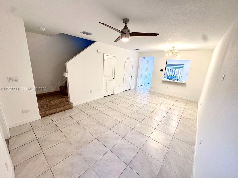 For Rent: $2,099 (2 beds, 2 baths, 1208 Square Feet)