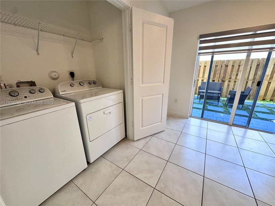 For Rent: $2,099 (2 beds, 2 baths, 1208 Square Feet)