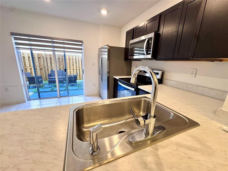 For Rent: $2,099 (2 beds, 2 baths, 1208 Square Feet)