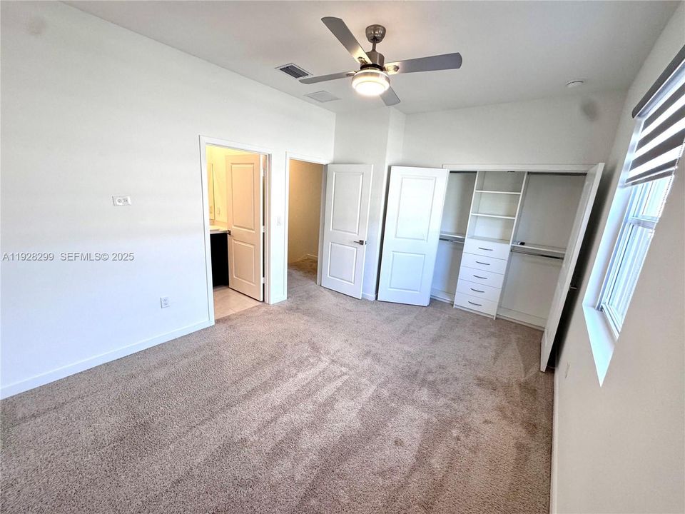 For Rent: $2,099 (2 beds, 2 baths, 1208 Square Feet)