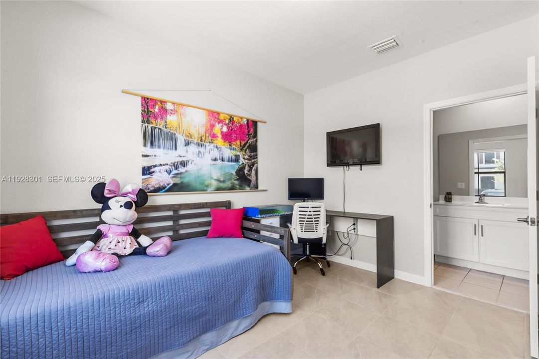 待售: $414,900 (3 贝兹, 3 浴室, 1328 平方英尺)