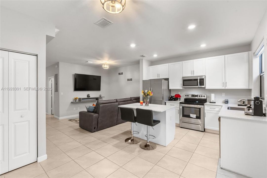 待售: $414,900 (3 贝兹, 3 浴室, 1328 平方英尺)