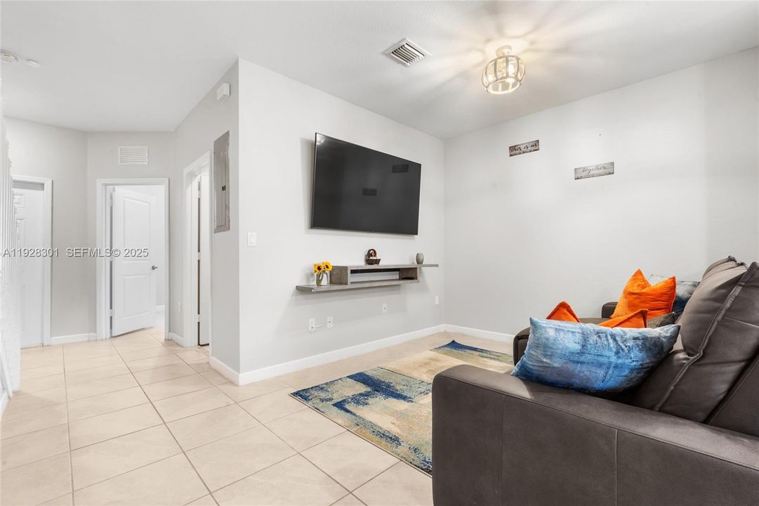 待售: $414,900 (3 贝兹, 3 浴室, 1328 平方英尺)