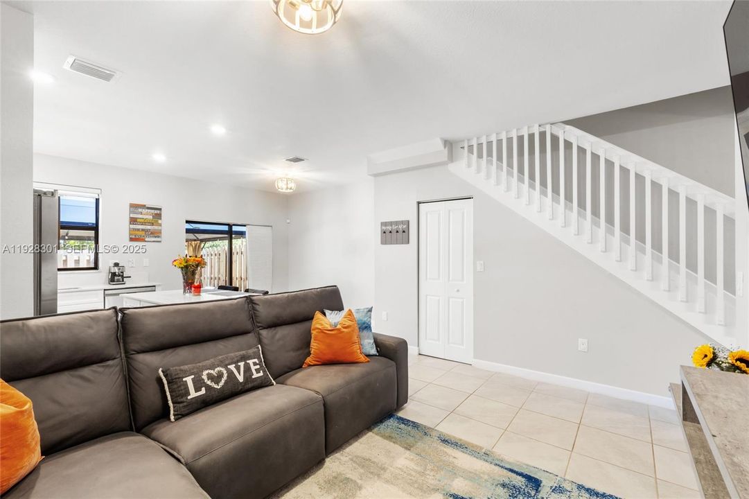 待售: $414,900 (3 贝兹, 3 浴室, 1328 平方英尺)