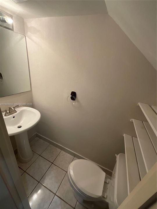 For Rent: $2,750 (3 beds, 2 baths, 1737 Square Feet)