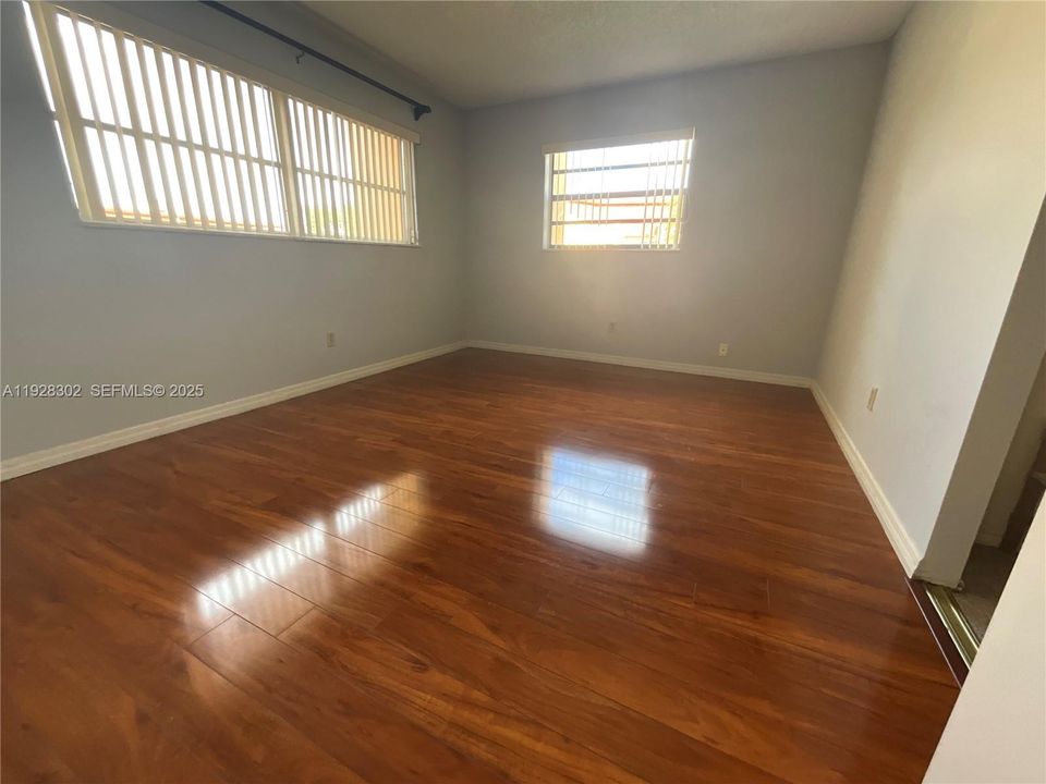 For Rent: $2,750 (3 beds, 2 baths, 1737 Square Feet)