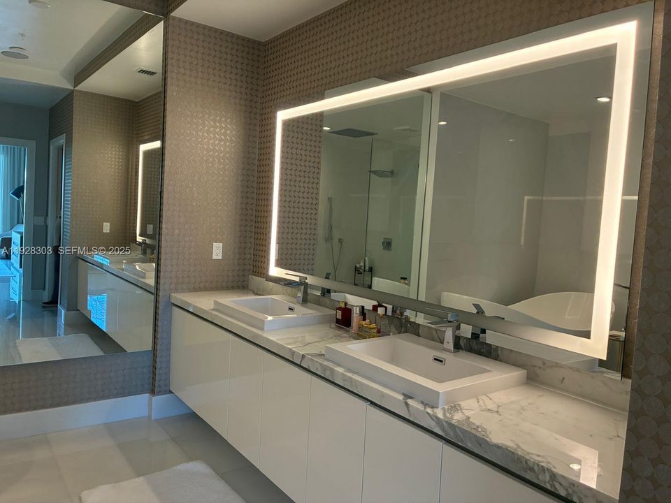 For Sale: $4,380,000 (3 beds, 3 baths, 2726 Square Feet)