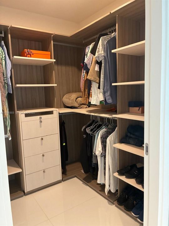 For Sale: $4,380,000 (3 beds, 3 baths, 2726 Square Feet)