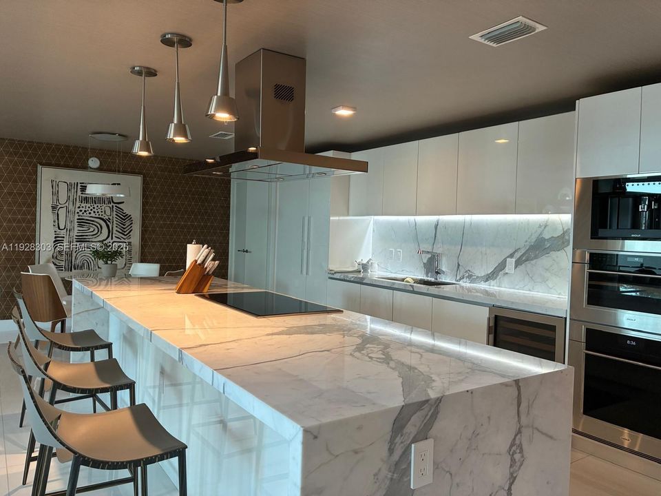 For Sale: $4,380,000 (3 beds, 3 baths, 2726 Square Feet)