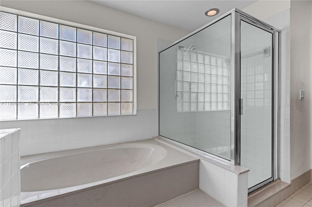 En Venta: $609,000 (3 camas, 2 baños, 2187 Pies cuadrados)