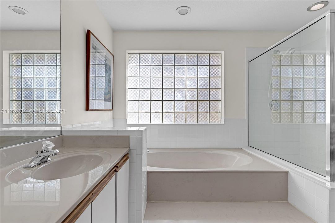 En Venta: $609,000 (3 camas, 2 baños, 2187 Pies cuadrados)