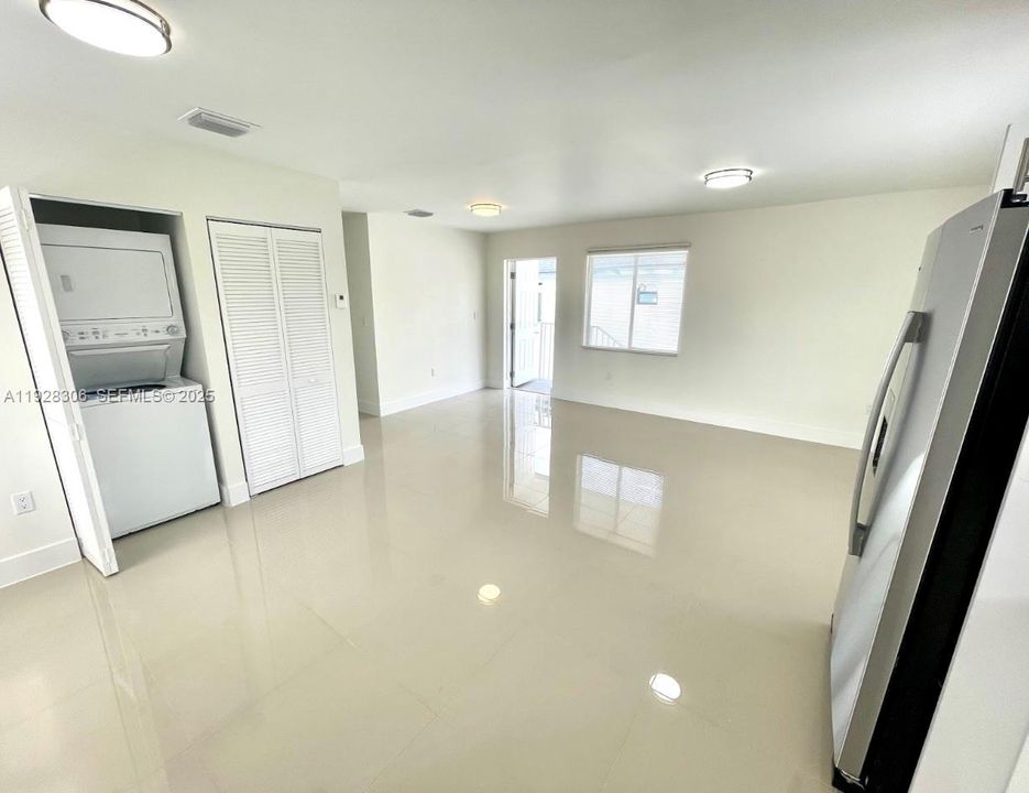 В аренду: $2,799 (6 спален, 4 ванн, 2144 Квадратных фут)