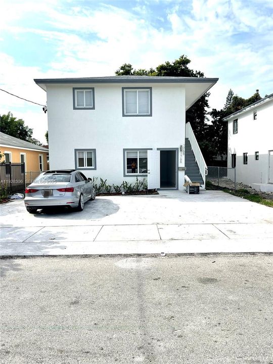 В аренду: $2,799 (6 спален, 4 ванн, 2144 Квадратных фут)