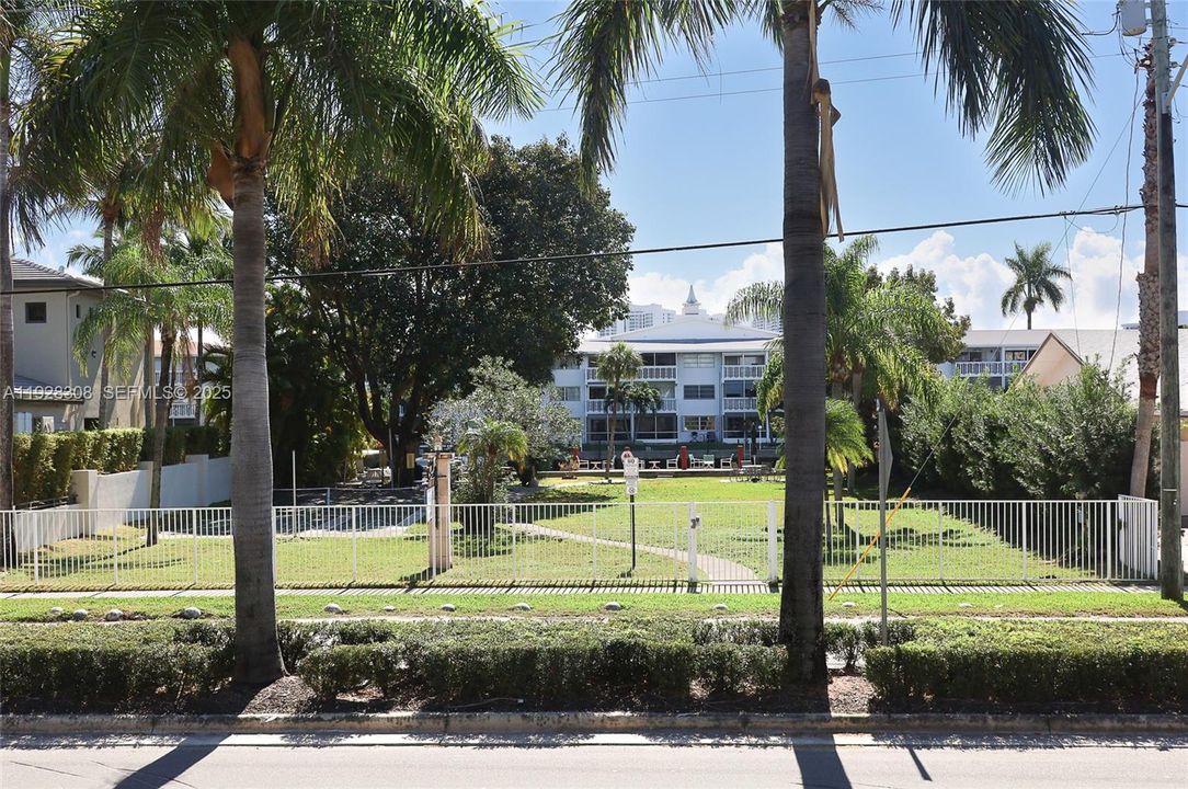 For Sale: $239,000 (2 beds, 2 baths, 1200 Square Feet)