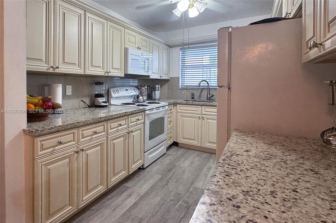 For Sale: $239,000 (2 beds, 2 baths, 1200 Square Feet)