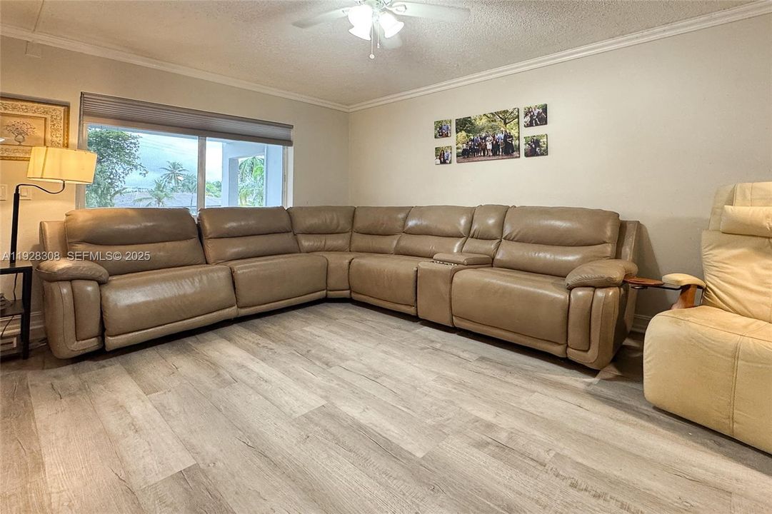 For Sale: $239,000 (2 beds, 2 baths, 1200 Square Feet)