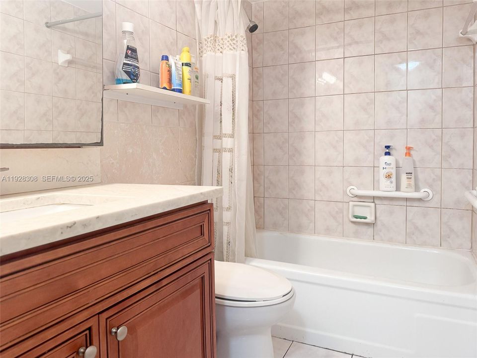 For Sale: $239,000 (2 beds, 2 baths, 1200 Square Feet)