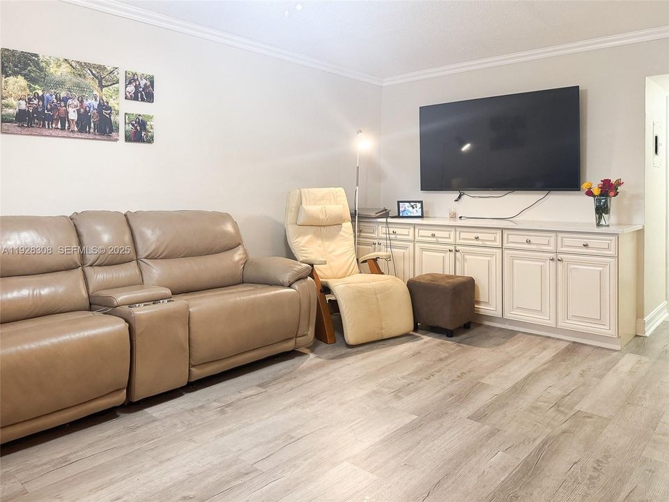 For Sale: $239,000 (2 beds, 2 baths, 1200 Square Feet)