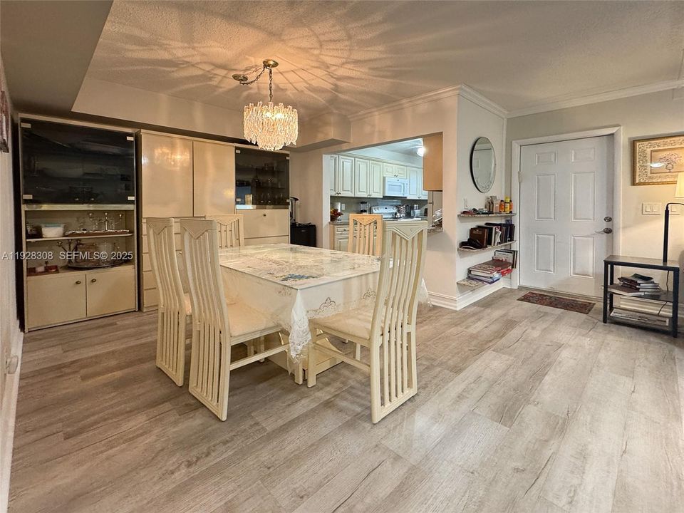 For Sale: $239,000 (2 beds, 2 baths, 1200 Square Feet)