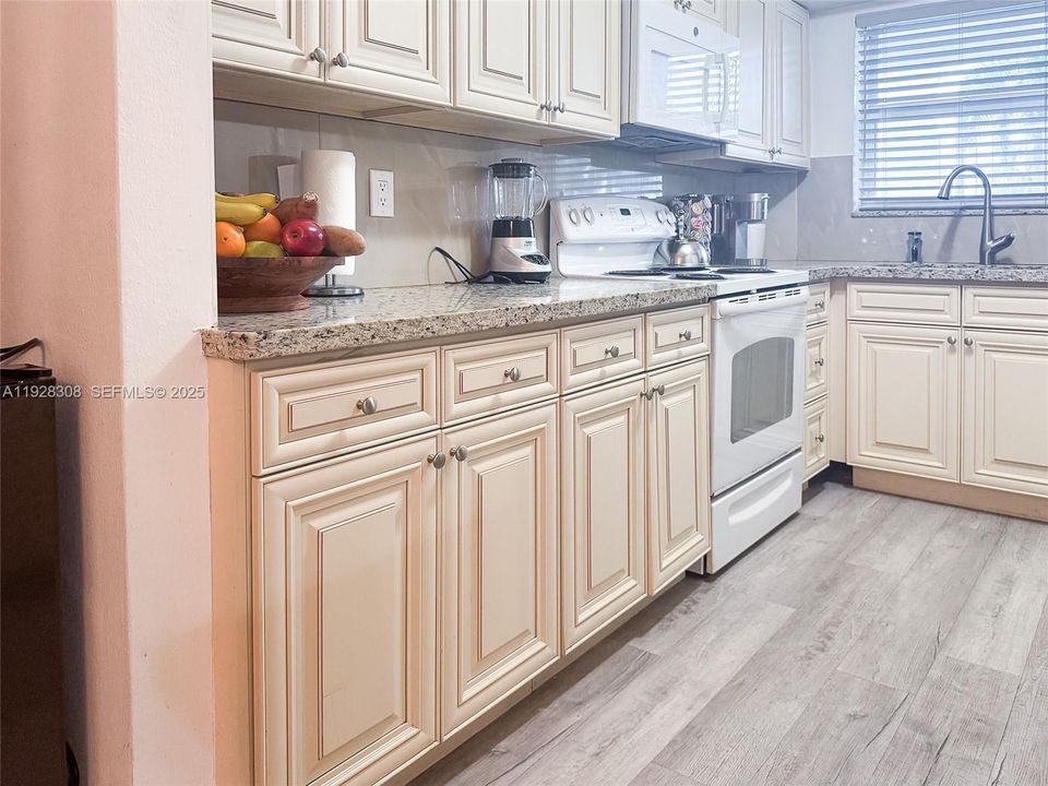 For Sale: $239,000 (2 beds, 2 baths, 1200 Square Feet)