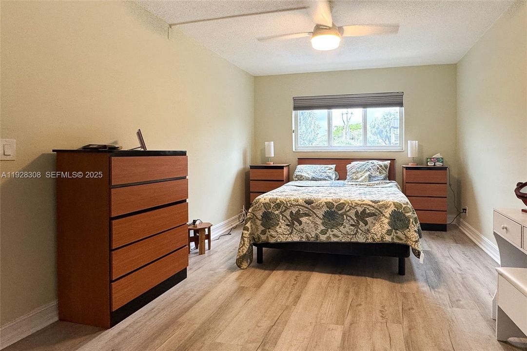 For Sale: $239,000 (2 beds, 2 baths, 1200 Square Feet)