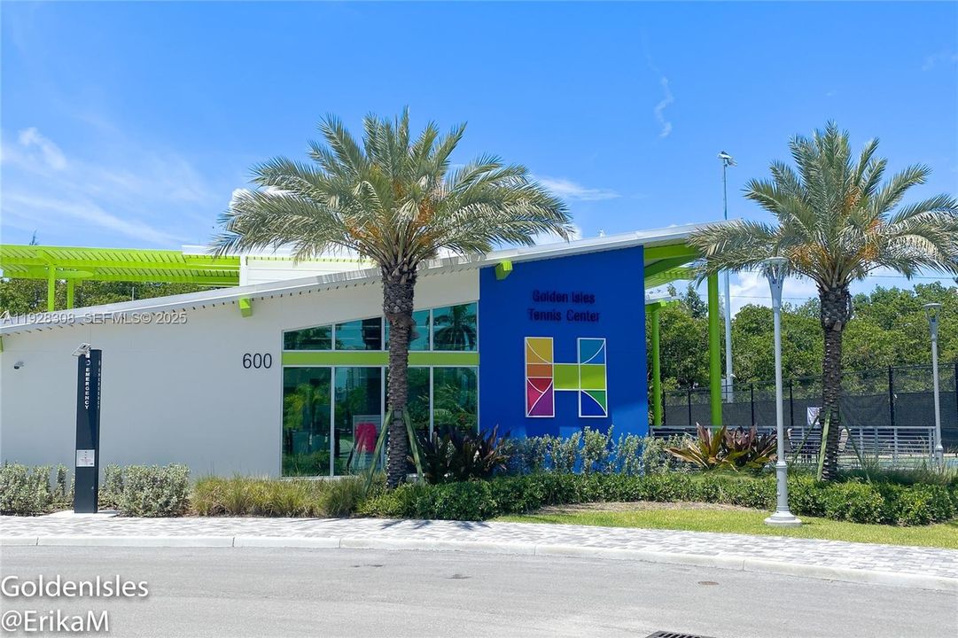 For Sale: $239,000 (2 beds, 2 baths, 1200 Square Feet)