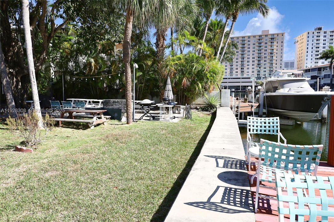 For Sale: $239,000 (2 beds, 2 baths, 1200 Square Feet)