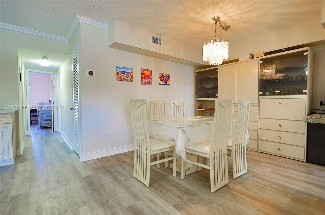 For Sale: $239,000 (2 beds, 2 baths, 1200 Square Feet)