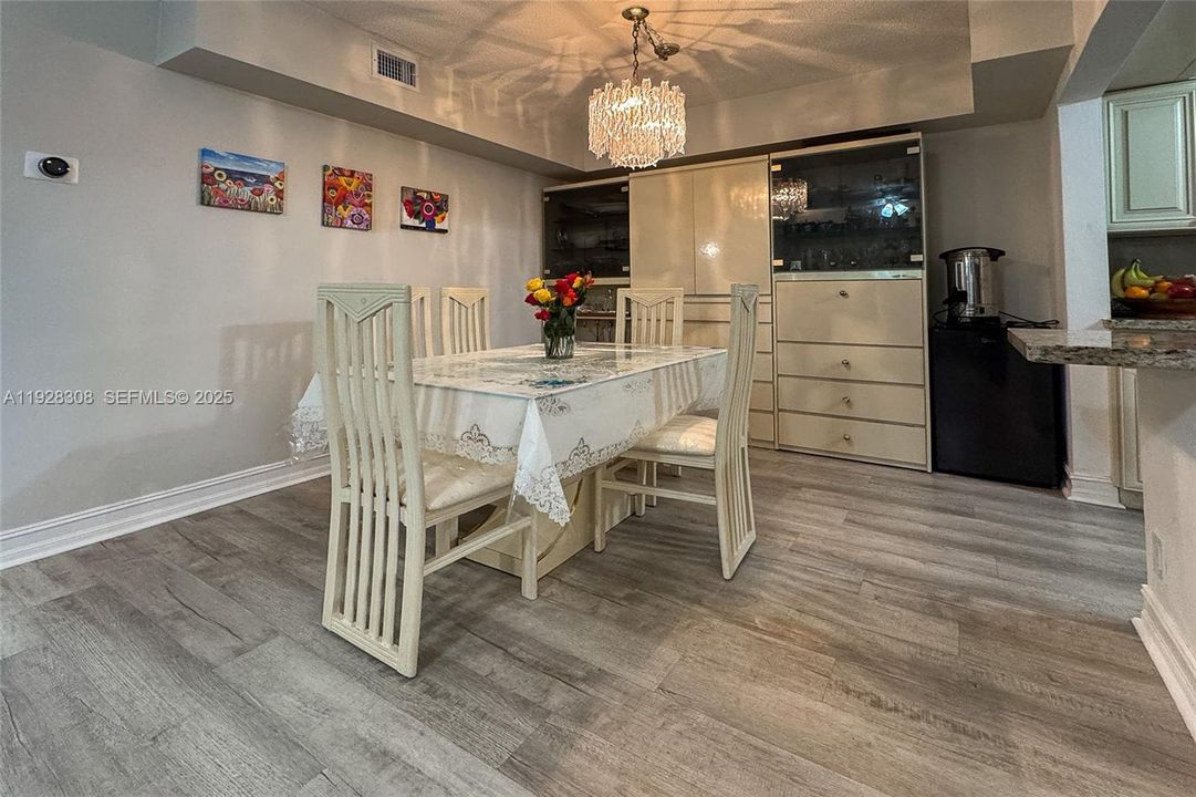 For Sale: $239,000 (2 beds, 2 baths, 1200 Square Feet)