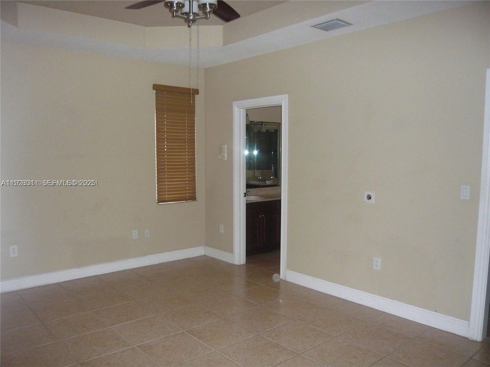 В аренду: $4,500 (4 спален, 3 ванн, 1938 Квадратных фут)