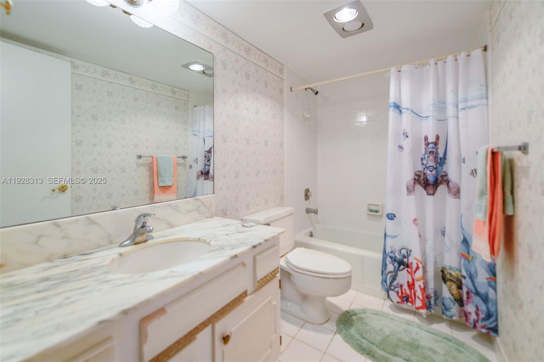 На продажу: $1,050,000 (2 спален, 2 ванн, 1800 Квадратных фут)