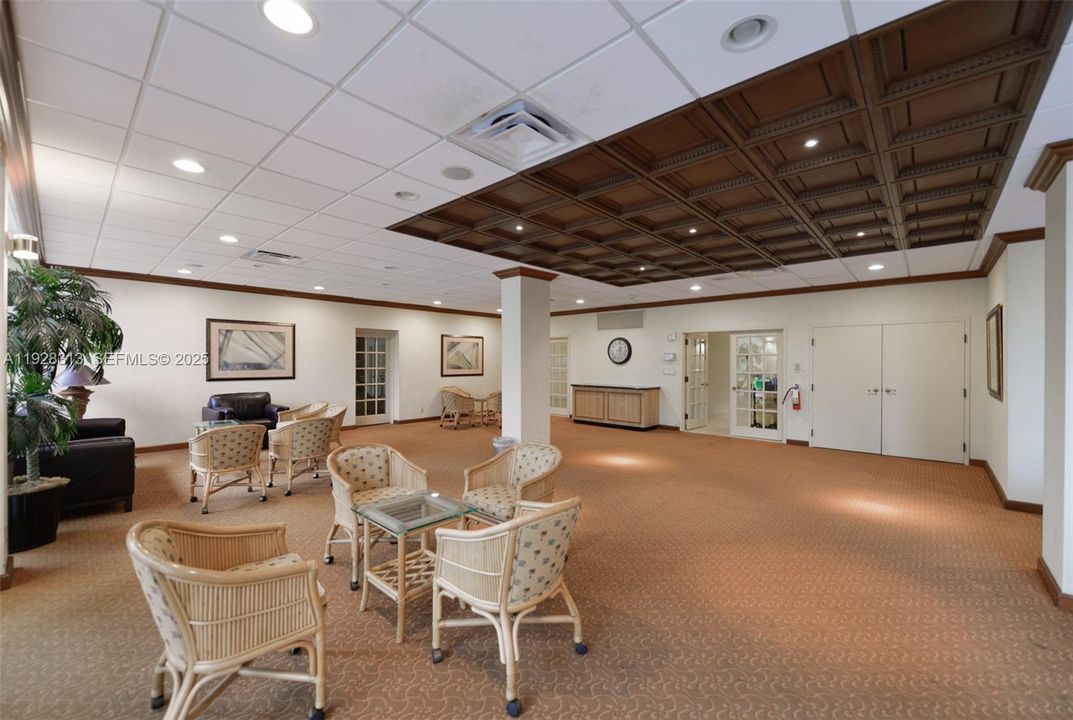 На продажу: $1,050,000 (2 спален, 2 ванн, 1800 Квадратных фут)