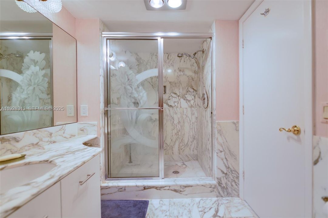 На продажу: $1,050,000 (2 спален, 2 ванн, 1800 Квадратных фут)