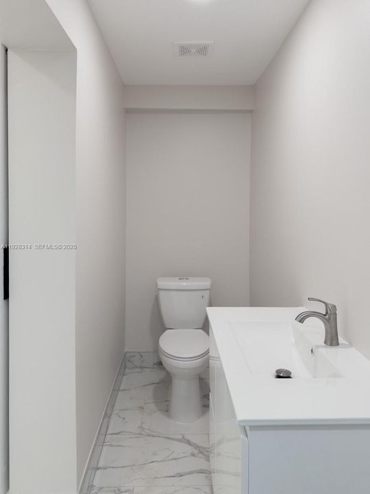 出租: $1,475 (0 贝兹, 1 浴室, 260 平方英尺)