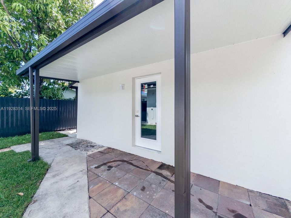 出租: $1,475 (0 贝兹, 1 浴室, 260 平方英尺)