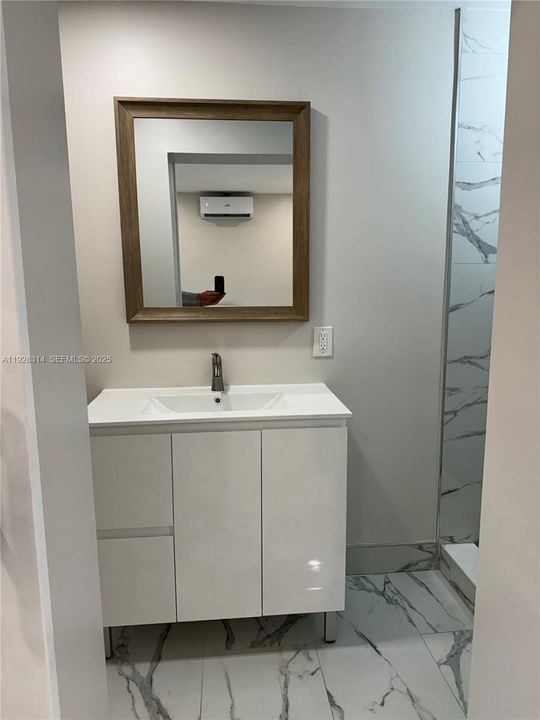 出租: $1,475 (0 贝兹, 1 浴室, 260 平方英尺)