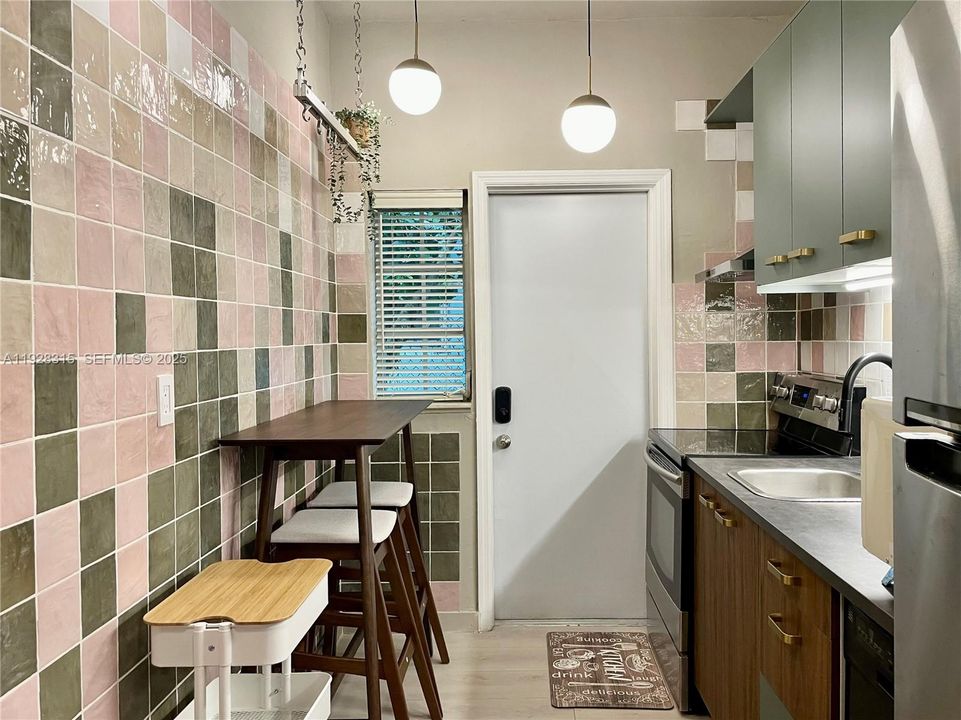 В аренду: $2,200 (1 спален, 1 ванн, 540 Квадратных фут)