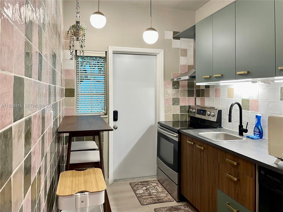 В аренду: $2,200 (1 спален, 1 ванн, 540 Квадратных фут)