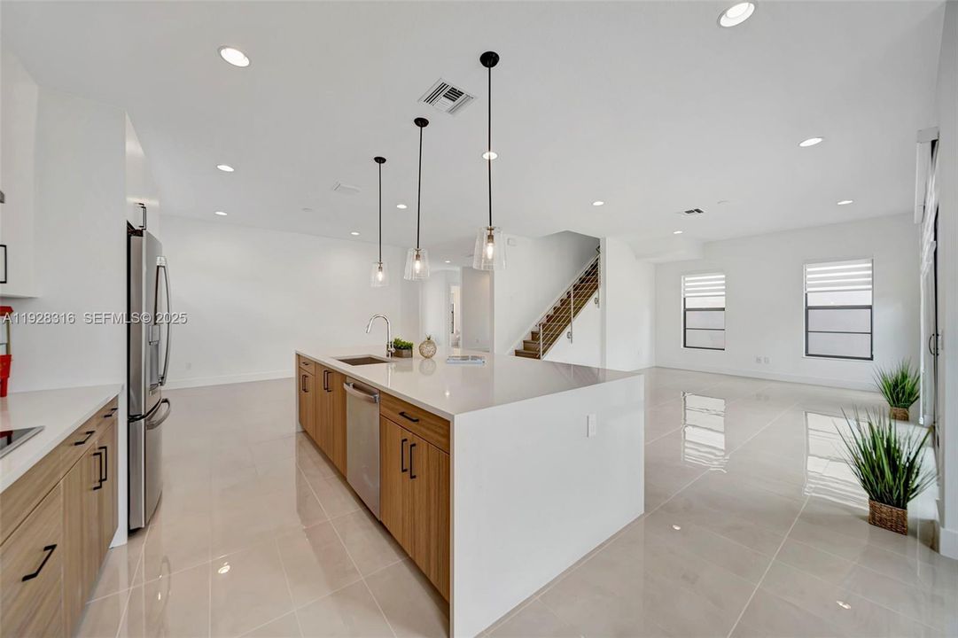 For Rent: $9,000 (4 beds, 3 baths, 2572 Square Feet)