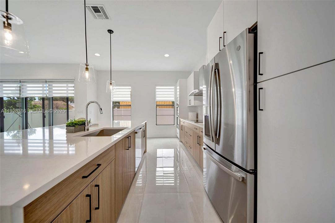 For Rent: $9,000 (4 beds, 3 baths, 2572 Square Feet)