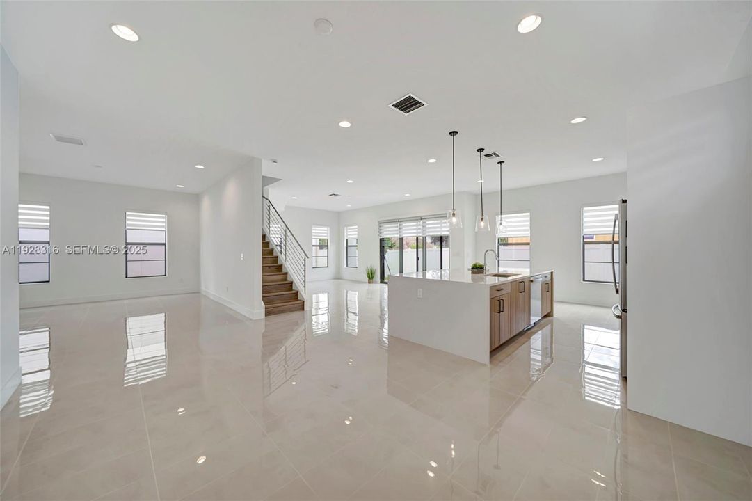 For Rent: $9,000 (4 beds, 3 baths, 2572 Square Feet)