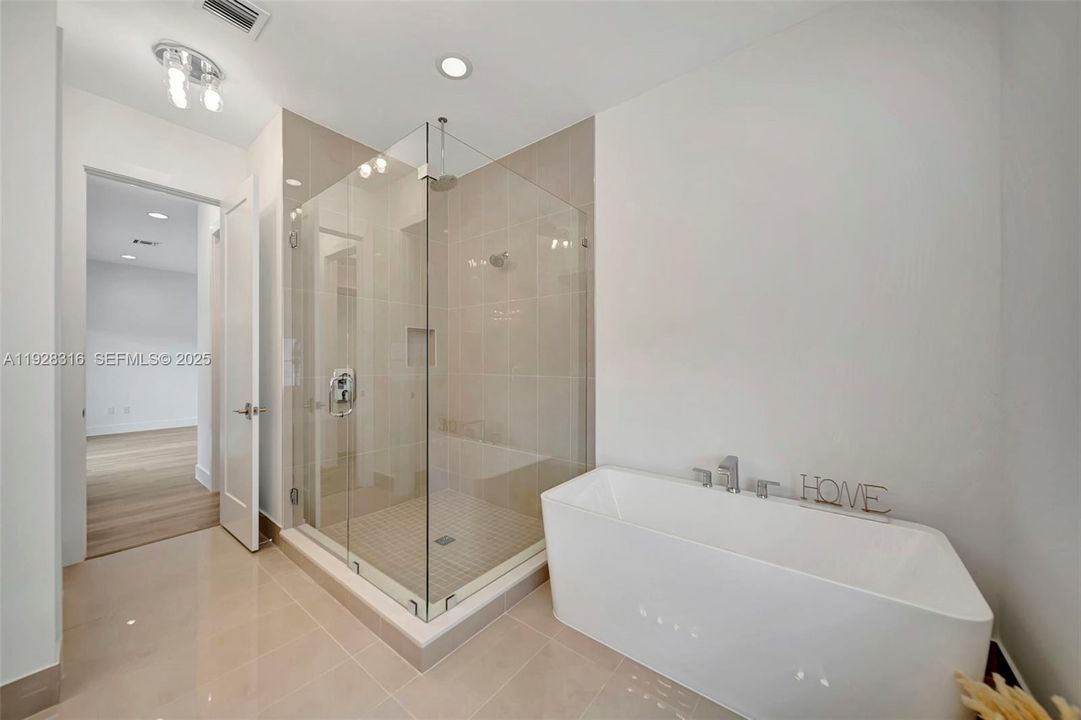 For Rent: $9,000 (4 beds, 3 baths, 2572 Square Feet)