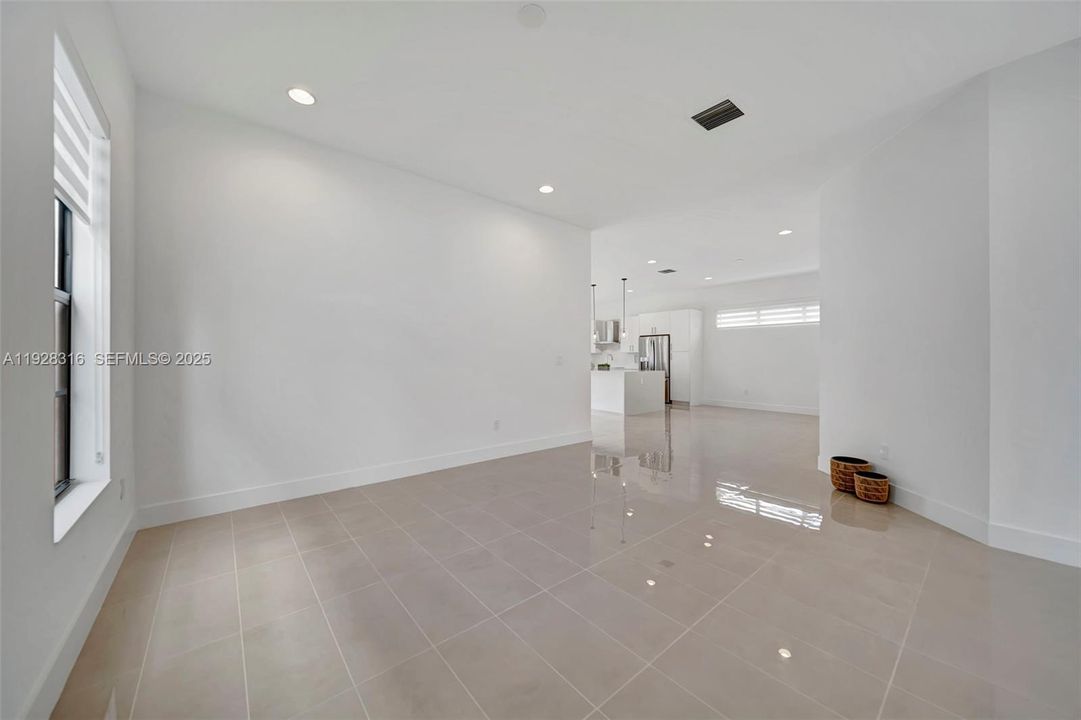 For Rent: $9,000 (4 beds, 3 baths, 2572 Square Feet)