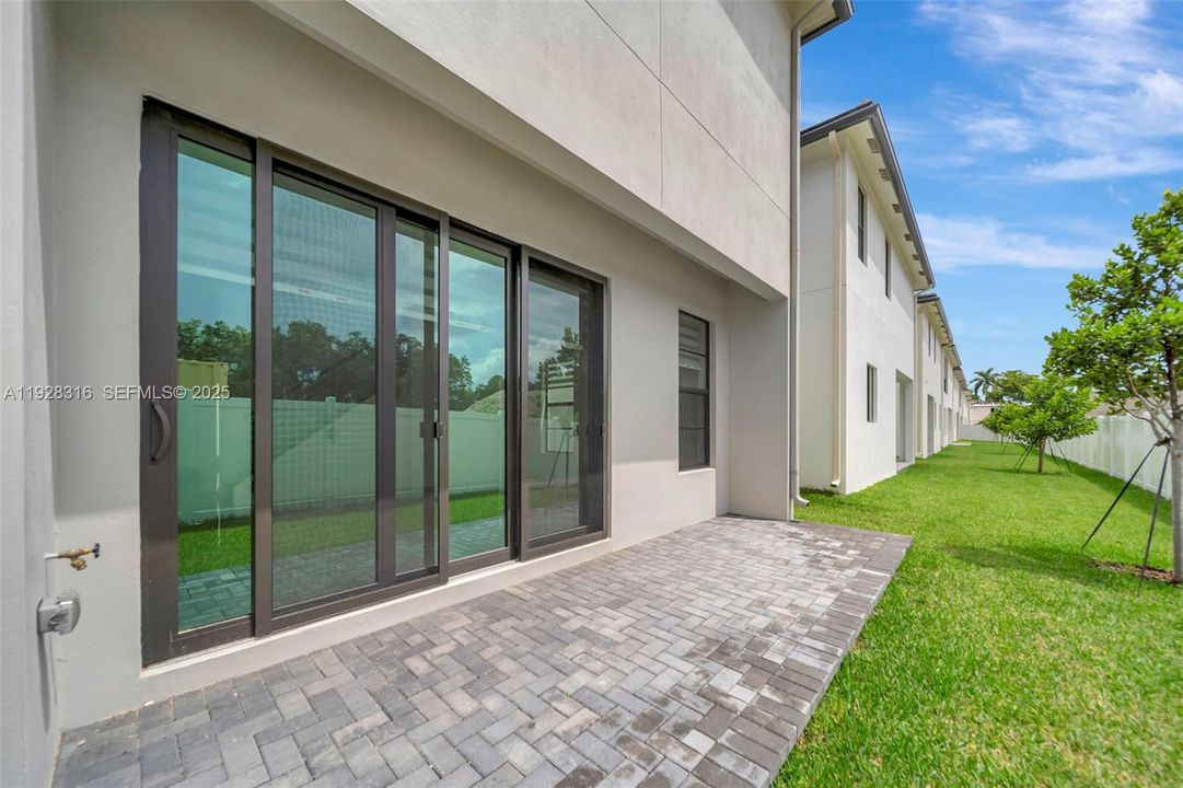 For Rent: $9,000 (4 beds, 3 baths, 2572 Square Feet)