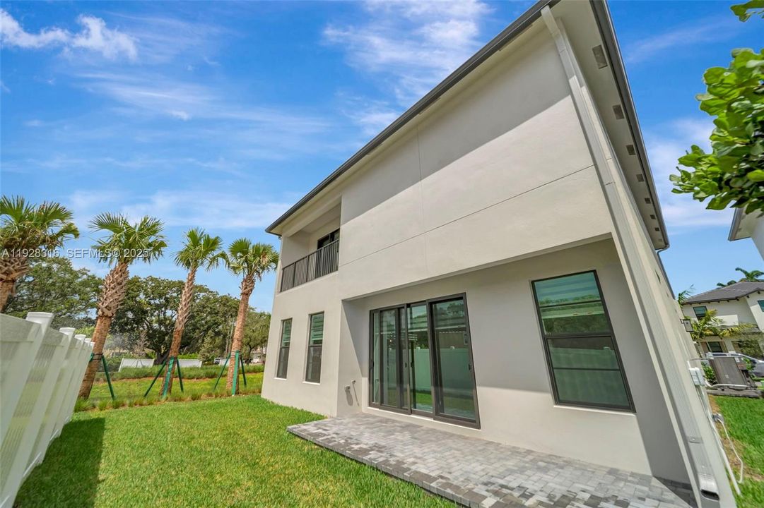 For Rent: $9,000 (4 beds, 3 baths, 2572 Square Feet)