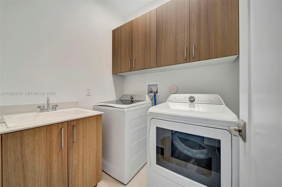 For Rent: $9,000 (4 beds, 3 baths, 2572 Square Feet)