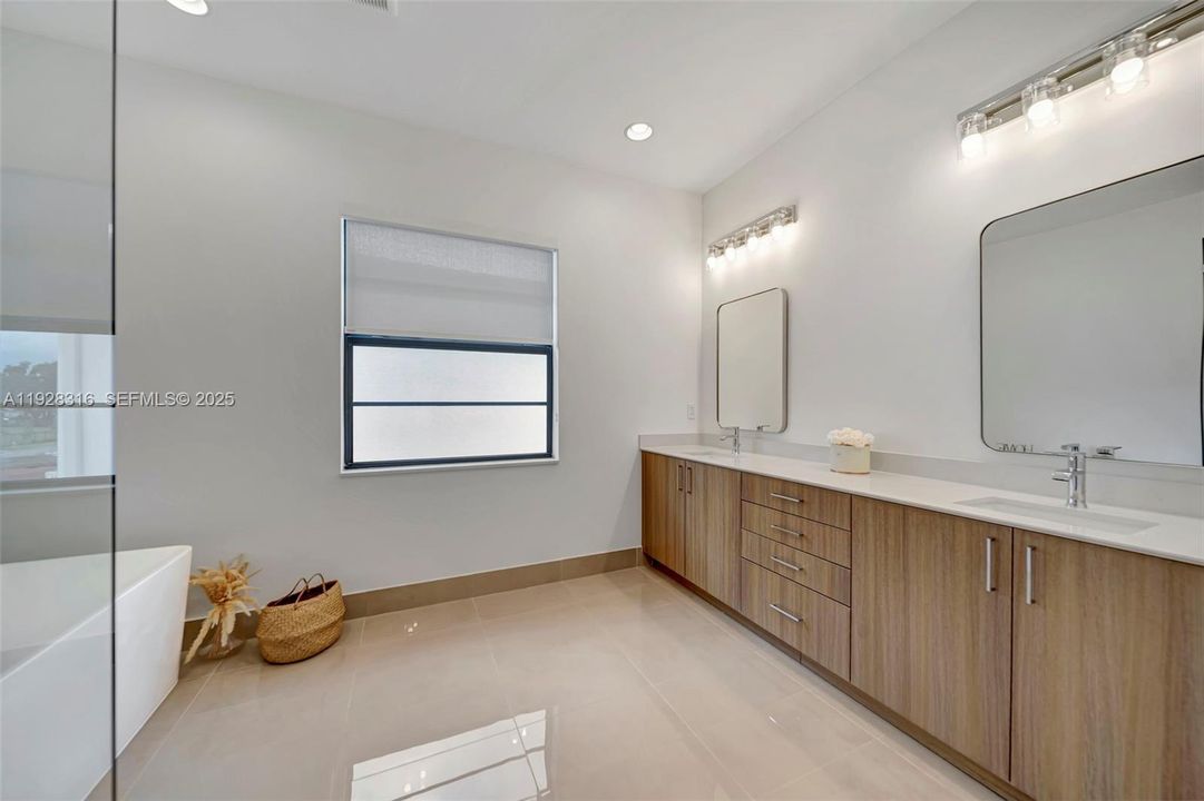 For Rent: $9,000 (4 beds, 3 baths, 2572 Square Feet)