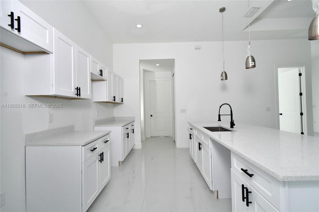 En Venta: $325,000 (4 camas, 3 baños, 0 Pies cuadrados)