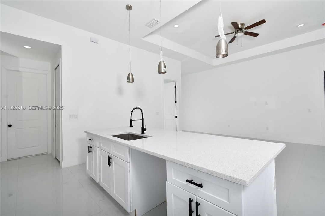 En Venta: $325,000 (4 camas, 3 baños, 0 Pies cuadrados)