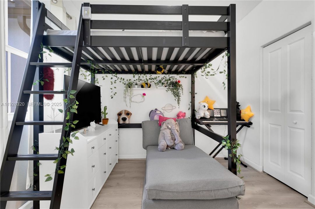 На продажу: $425,000 (3 спален, 3 ванн, 1328 Квадратных фут)